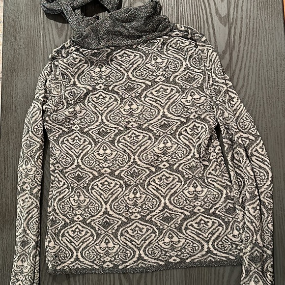 Cyrus Sparkly Metallic Sweater - - Picture 4 of 7